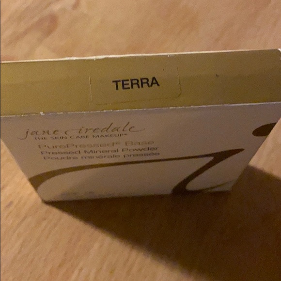 Brand new Jane iredale pure pressed base. “Terra” - Picture 3 of 3